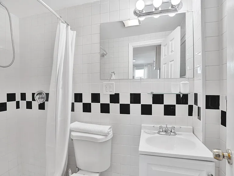 300 Georgia St #4B — Photo 10