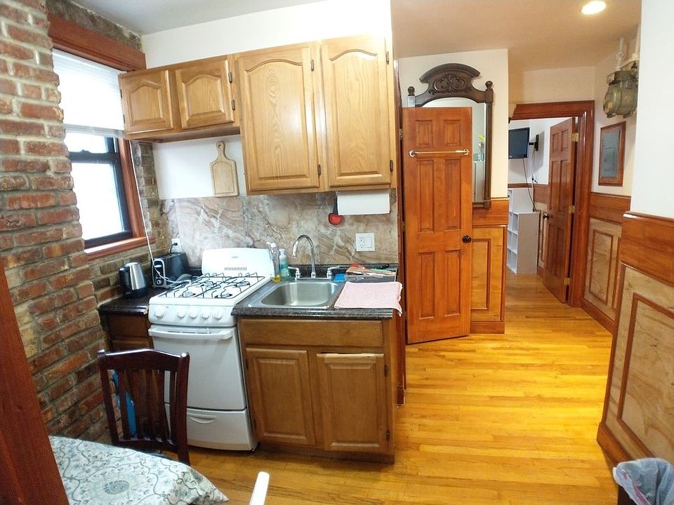 2nd image of 424 E 13th St #D4