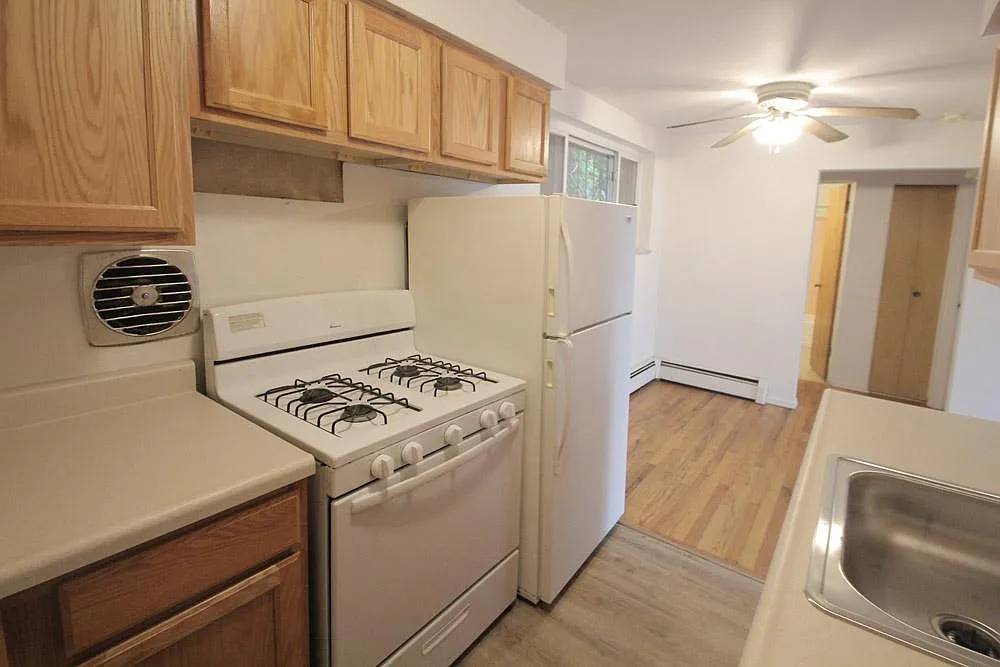 1 bed, 657 sqft, $1,050 — Photo 3