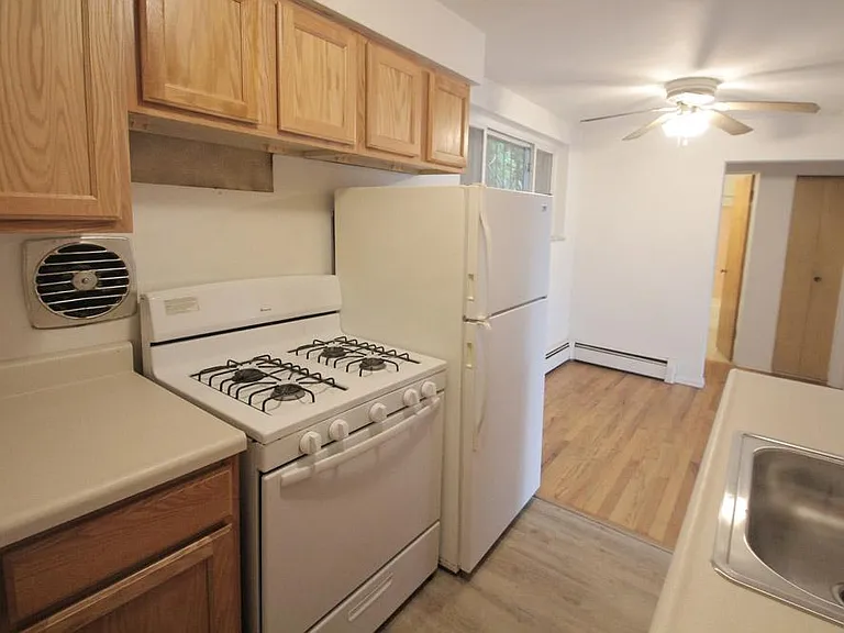 600 Allenby Ave #4 — Photo 3