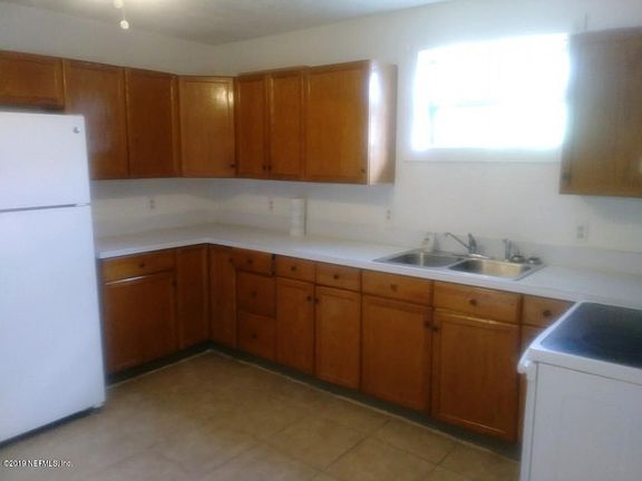 5th image of 4837 Churchill Dr