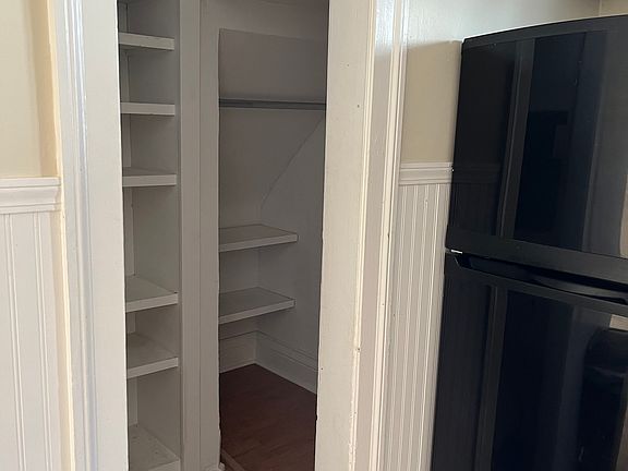 4th image of 100 Woodlawn St
