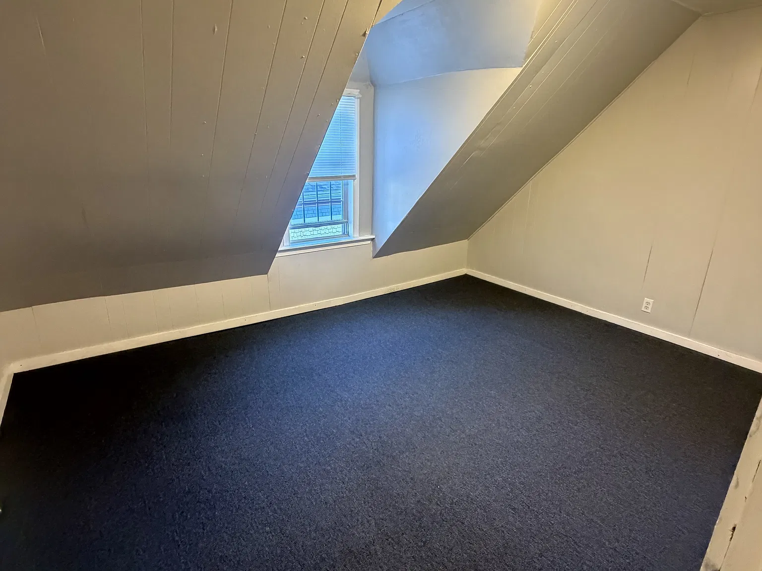 317 Pleasant St — Photo 2