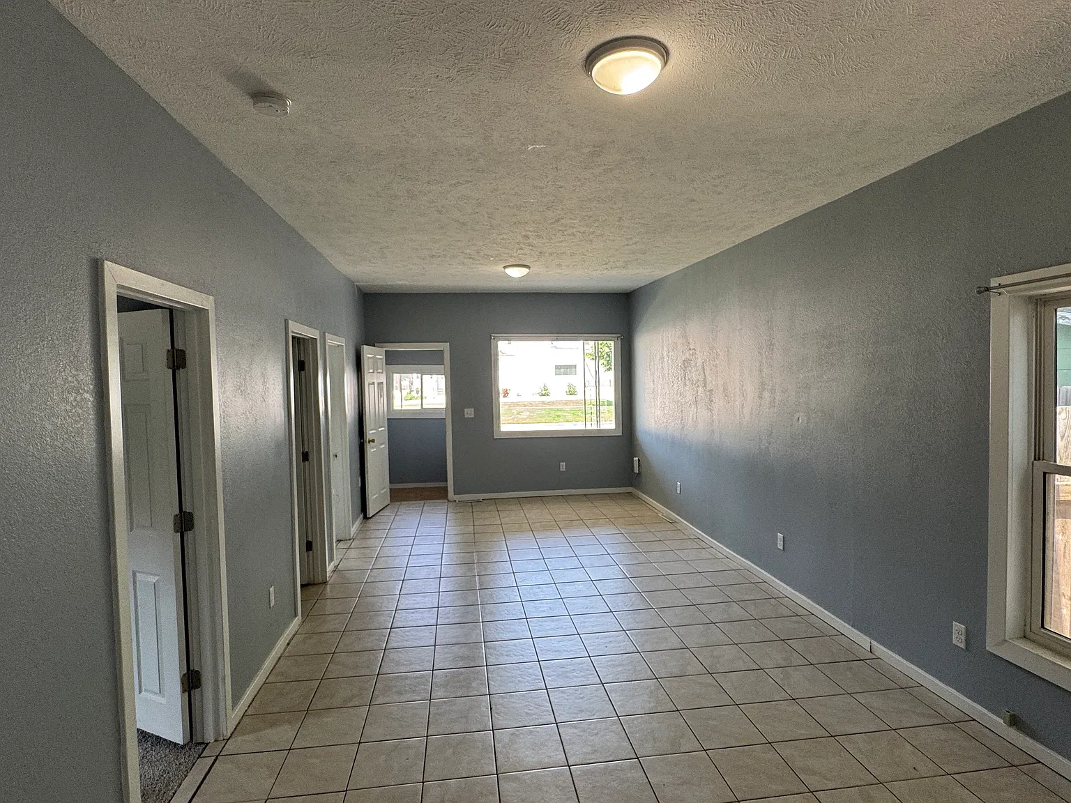 3 bed, 1041 sqft, $1,100 — Photo 3