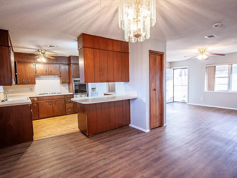 2040 Gerry Dr — Photo 4