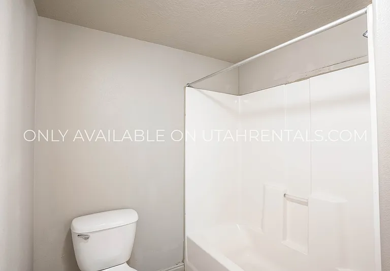 884 E 700 N #E1-1 — Photo 14