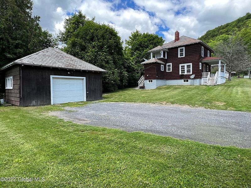 4th image of 92 Poultney Street
