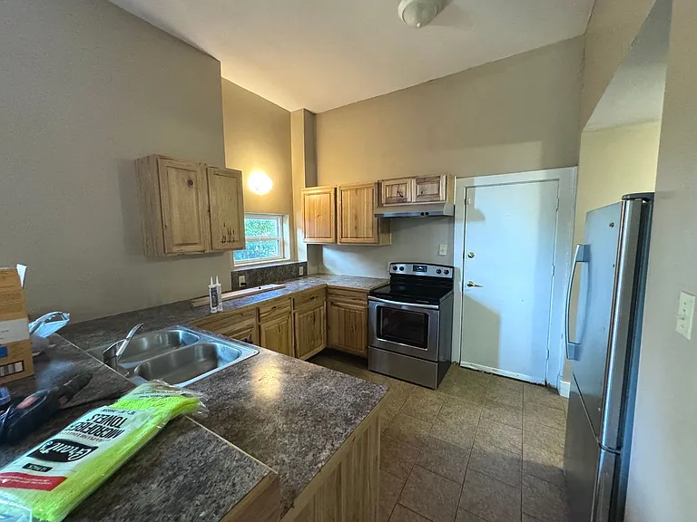 337 N Ellis St — Photo 8