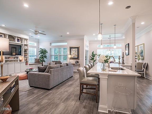 5th image of 300 Sullivan Cir