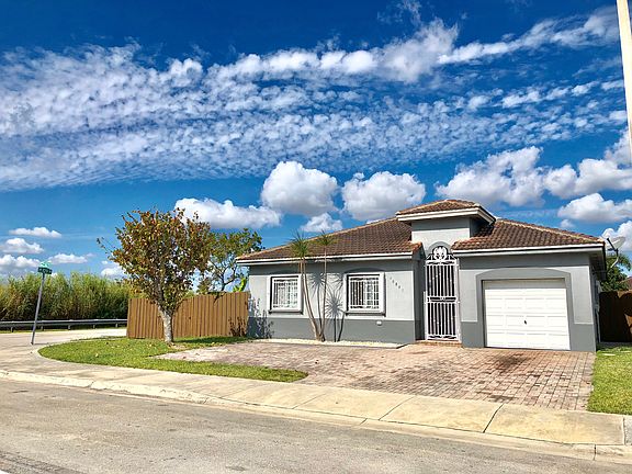 Corner Lot, 4/2 Home