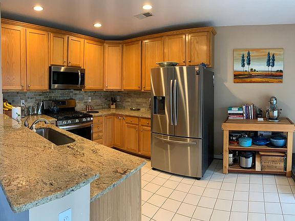 4th image of 718 Norfolk Ln #B