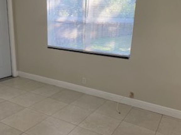 2nd image of 702 NE 40th St #702/1