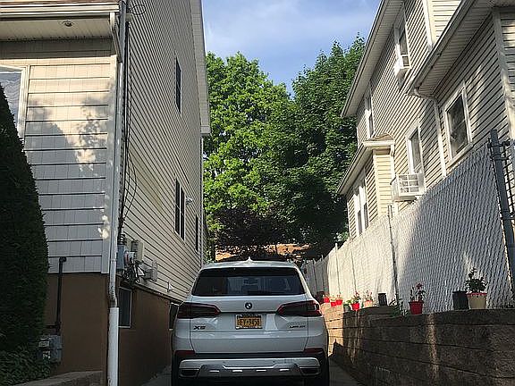 3rd image of 353 Yetman Ave