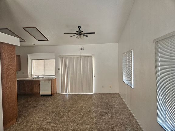 4th image of 14992 Brown Ln