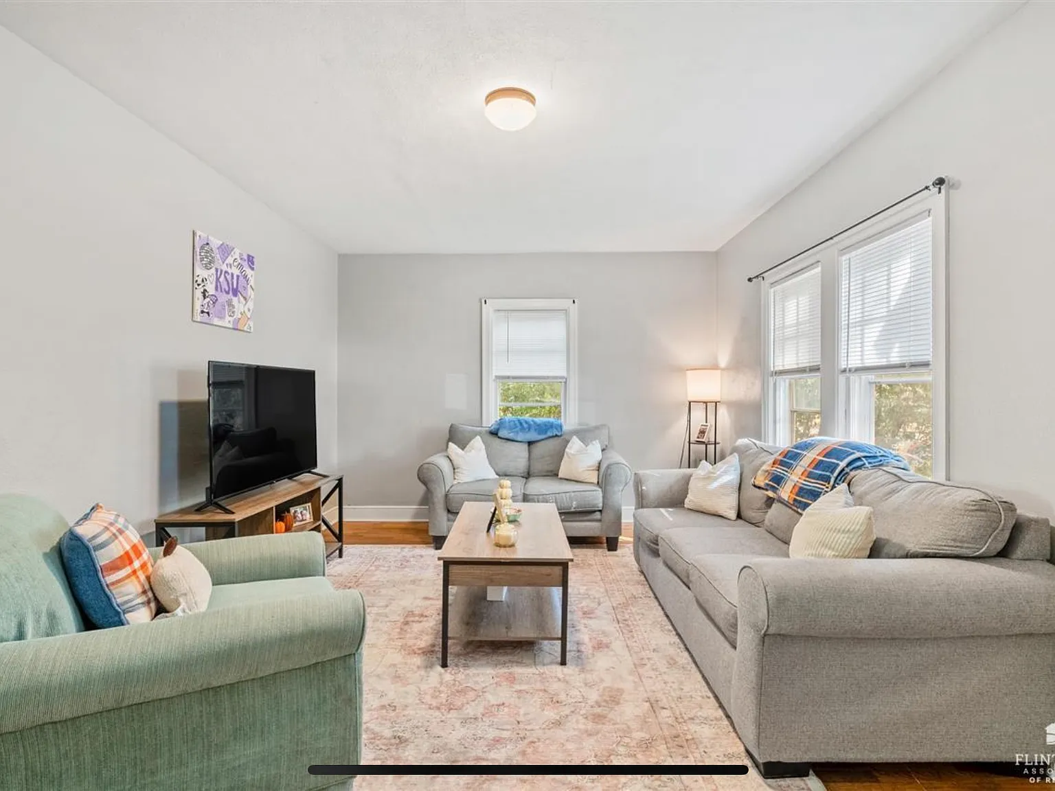 4 bed, 2210 sqft, $2,080 — Photo 2