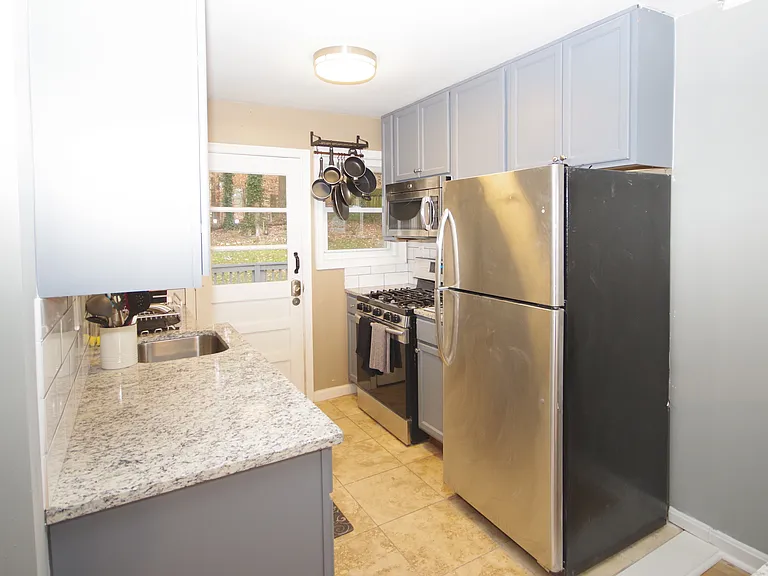 1272 Woodland Ave NE — Photo 23