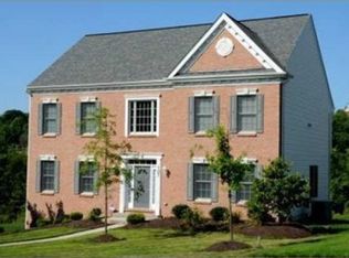 107 Springhill Dr, Oakdale, PA