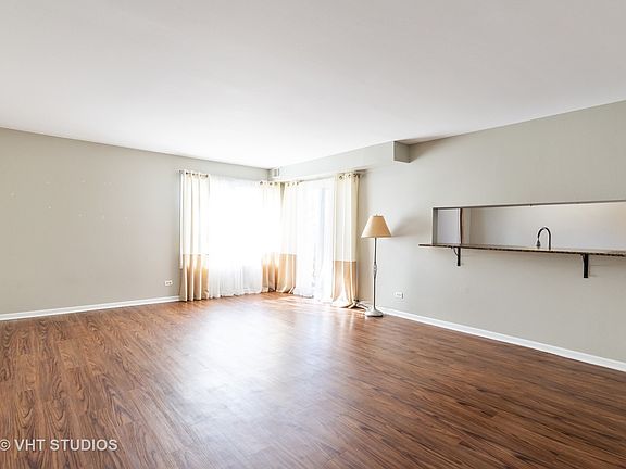2nd image of 1411 N Sterling Ave Unit 102