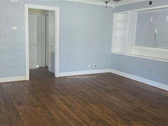 4th image of 2001 E Forrest St