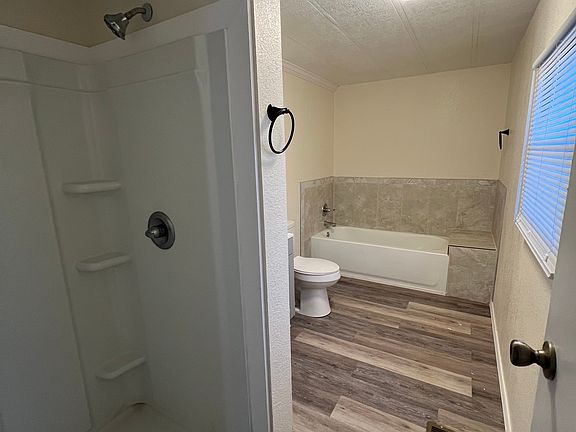 5th image of 121 Loma Linda Ln