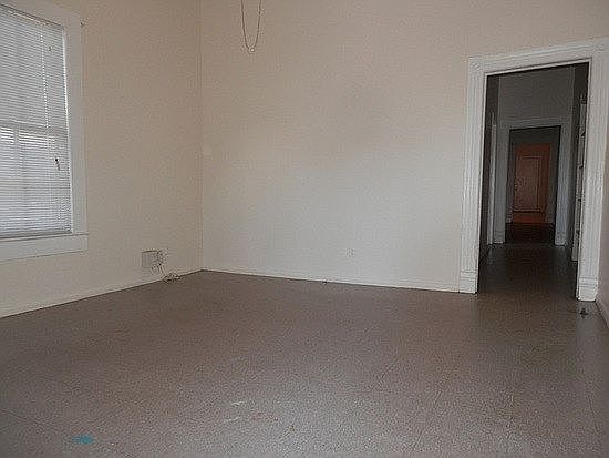 4th image of 2006 E Columbus Dr