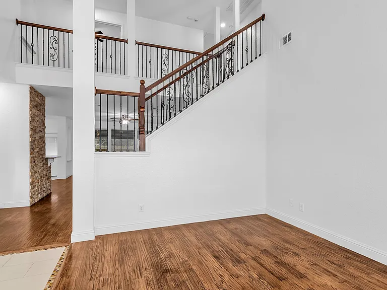 3010 Lena Dr — Photo 7