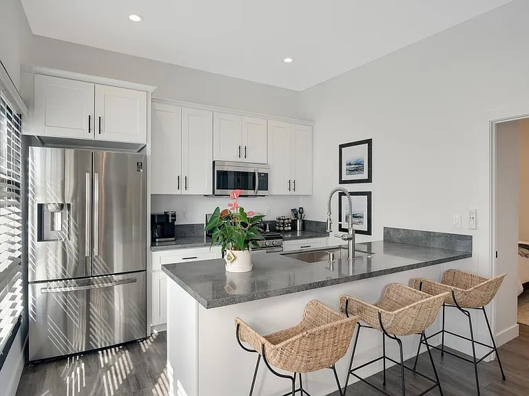 1750 Robinson Ave #1750 — Photo 8