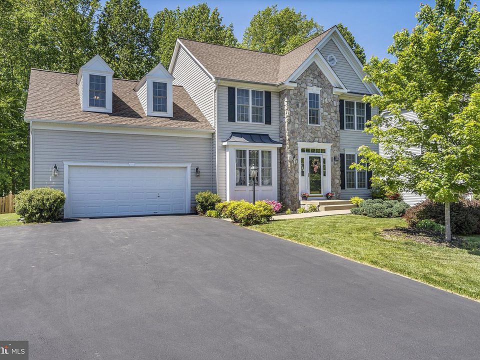 1st image of 13 Ludwell Ln