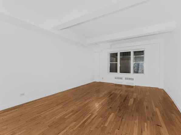 2750 Johnson Avenue image 2 of 11