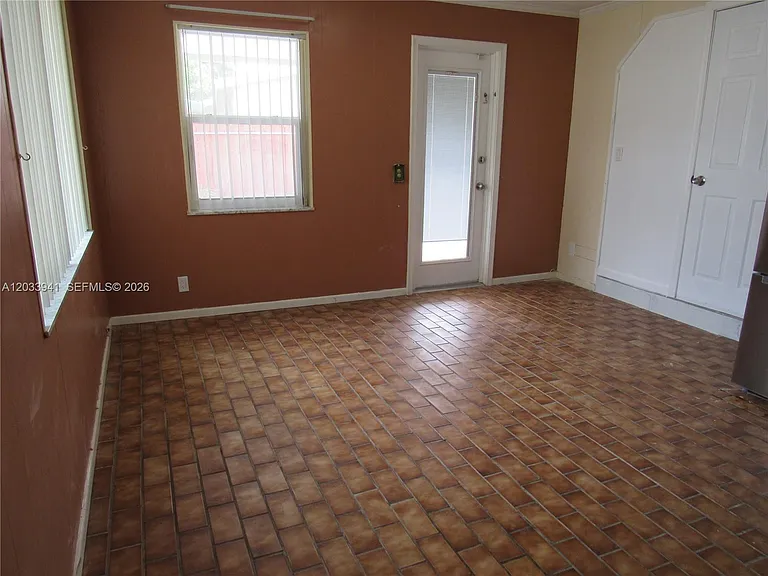 2016 SW 37th Ave #1 — Photo 3