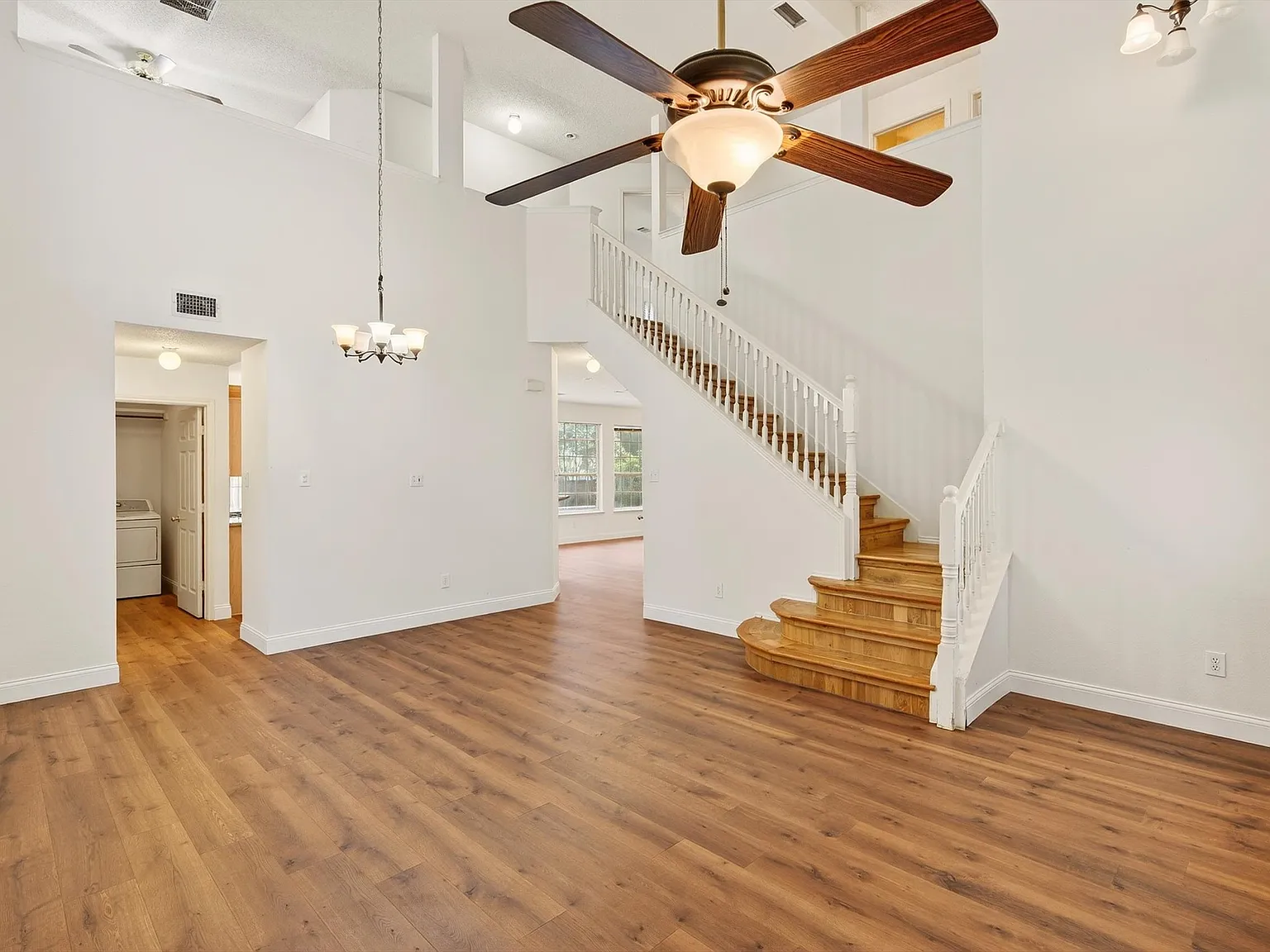3 bed, 2.5 bath, 2043 sqft, $2,400 — Photo 4