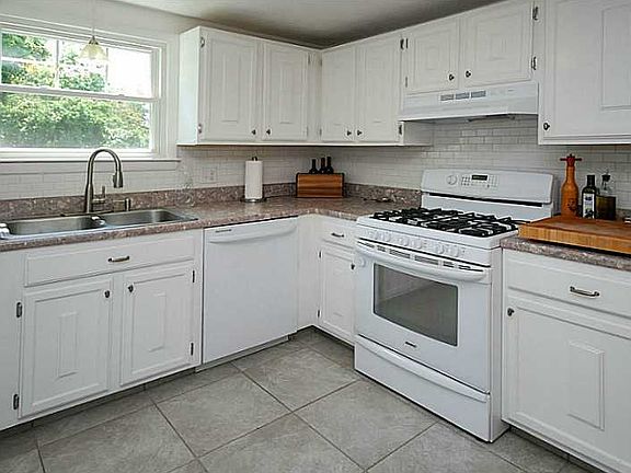 2nd image of 225 Burdick Dr