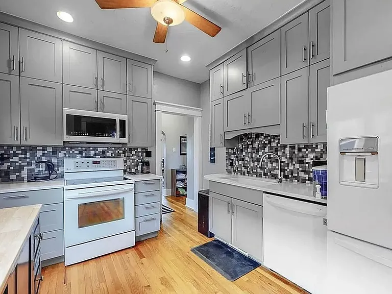 1426 Lowell Blvd — Photo 1