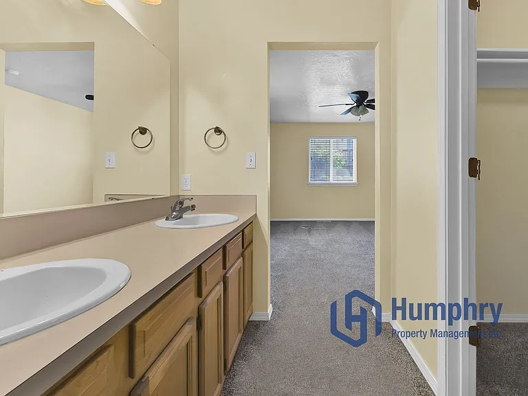 157 W Rockford St — Photo 22