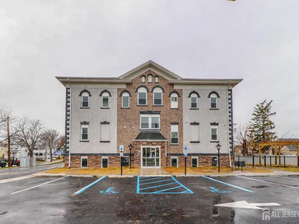 33 2nd St, Raritan, NJ 08869