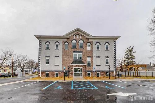 33 2nd St Photo 1