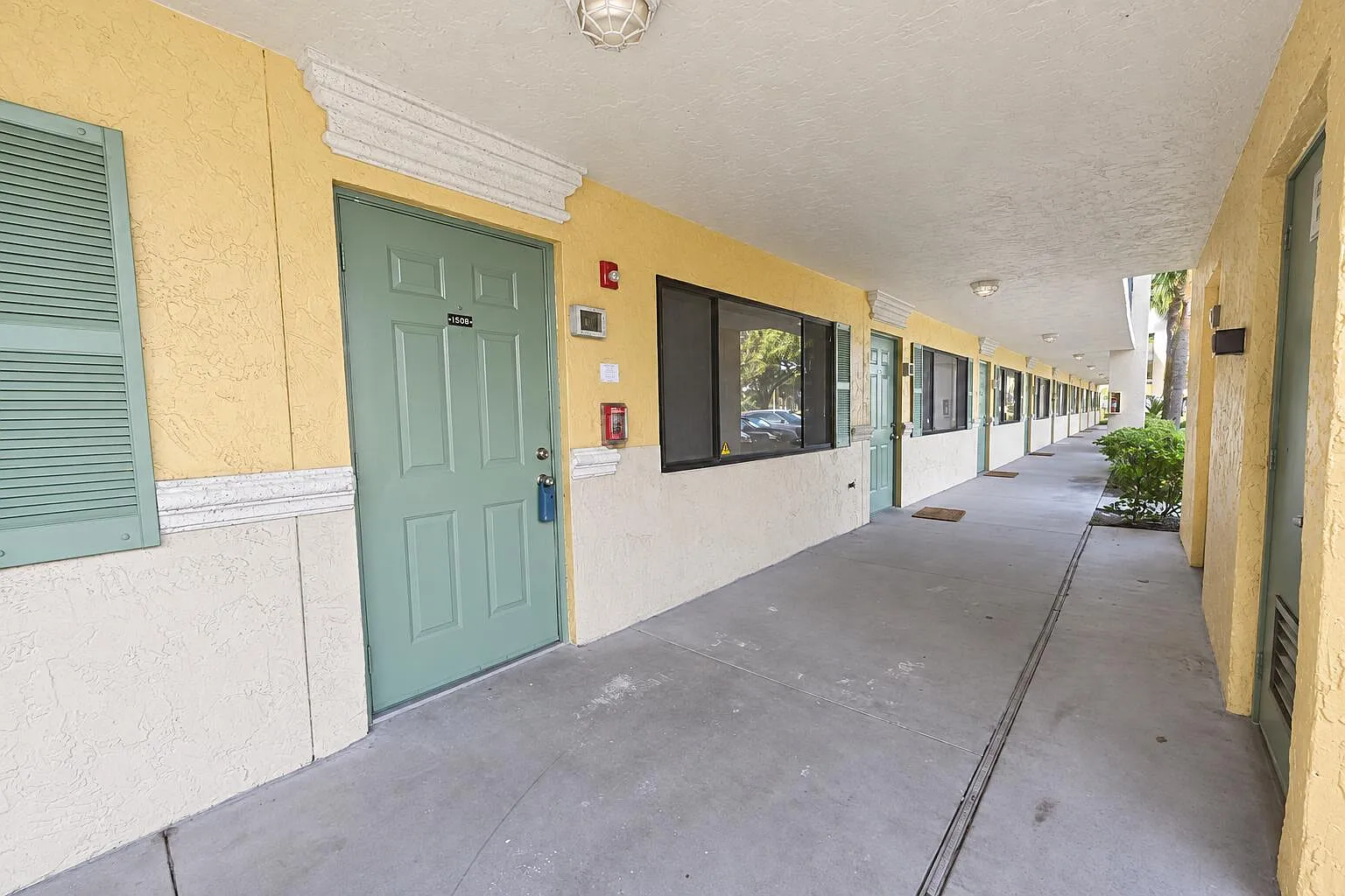 1 bed, 1.0 bath, 704 sqft, $1,800 — Photo 2