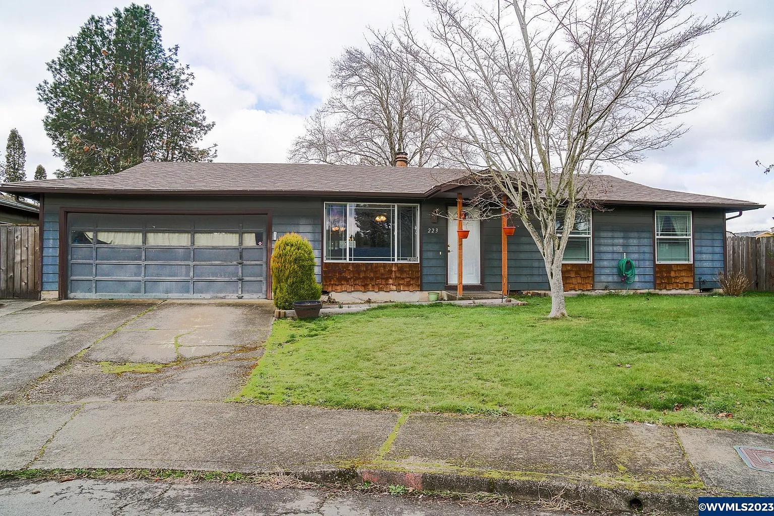 223 Butte Ct SE photo 1