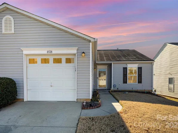 8528 Westhope St, Charlotte, NC 28216