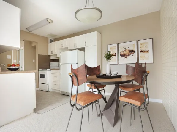 Markham Place 990, 990 Markham Rd, Winnipeg, MB R3T 2M2