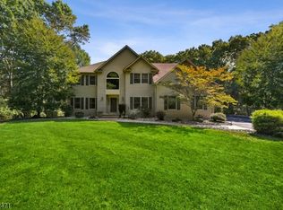 8 Heirloom Rd, Flemington, NJ 08822