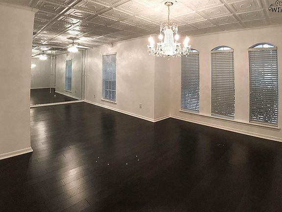 3rd image of 2318 Brook Hollow Dr