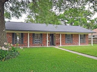 309 Narcissus St, Lake Jackson, TX 77566