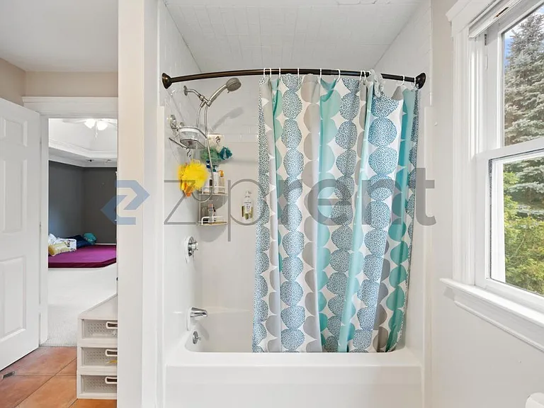 209 State St — Photo 33