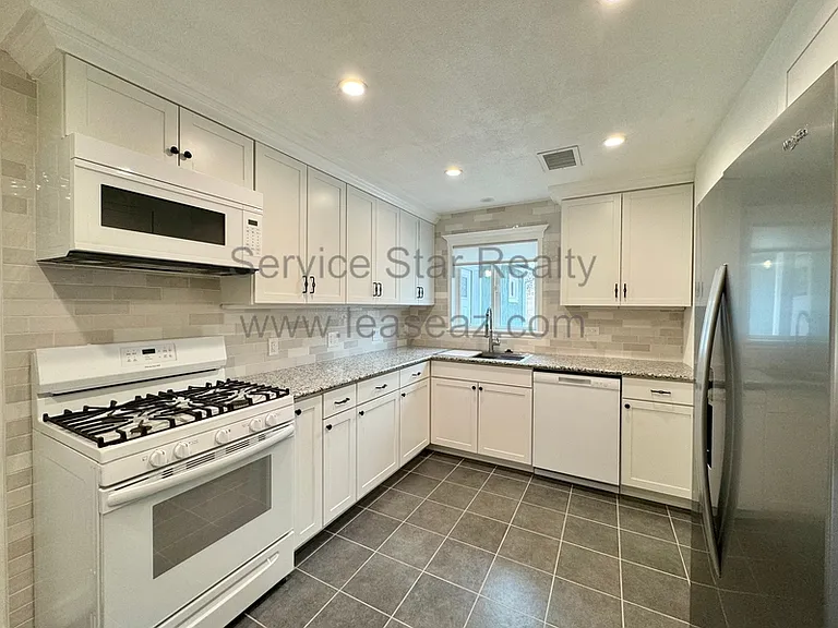 2908 E Avalon Dr — Photo 5