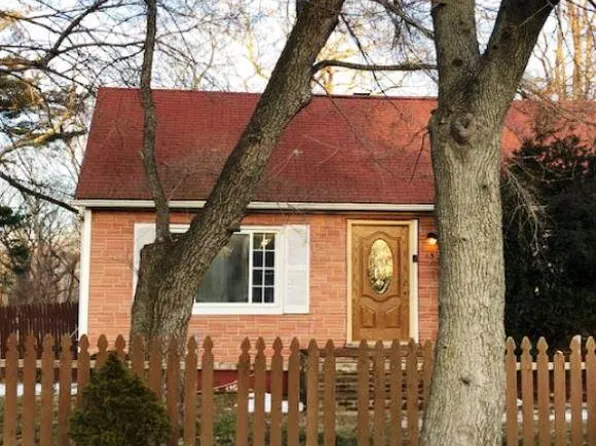 15 Bergen St, Brentwood, NY 11717