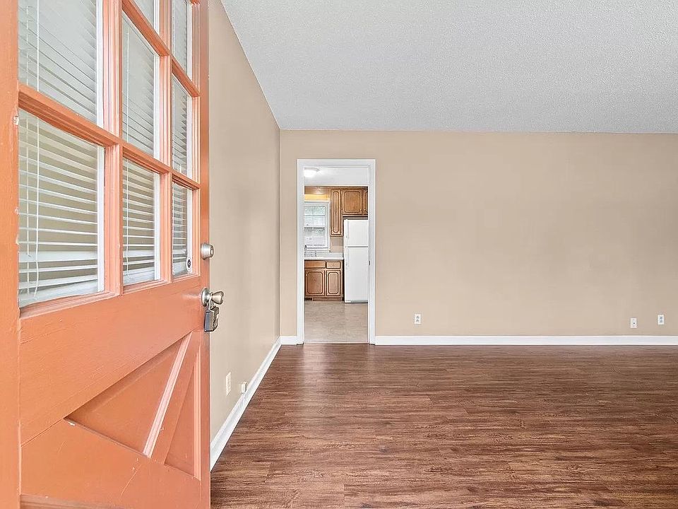 1st image of 112 Vivian Dr
