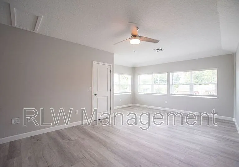 216 E Alfred St #220 — Photo 12