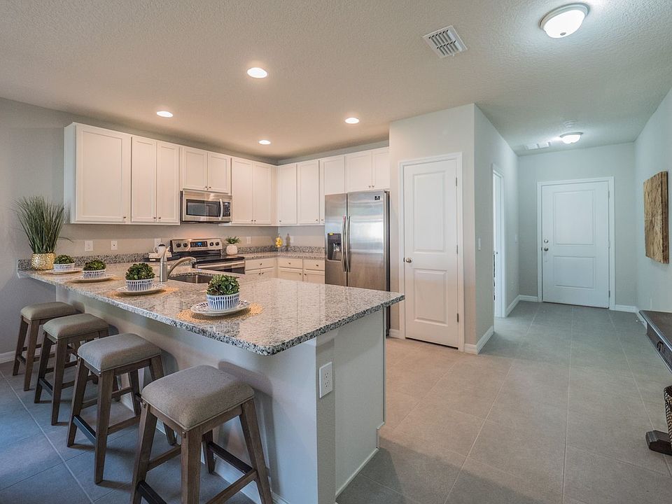 1st image of 820 NE 7th Pl