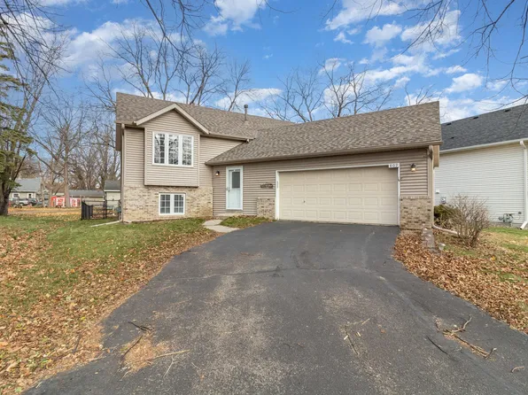 809 Spruce St, Farmington, MN 55024